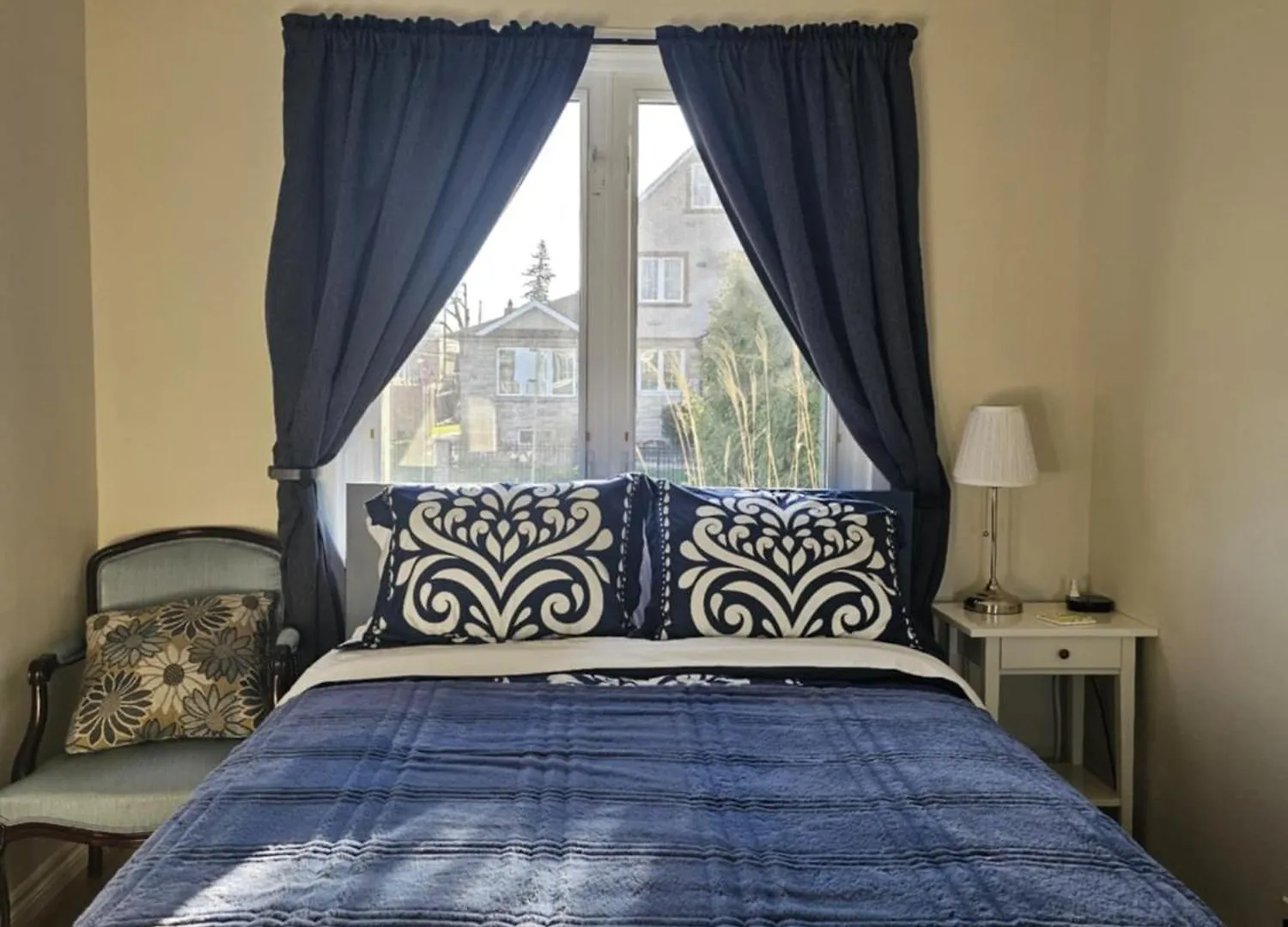 A Pet Lovers Paradise Toronto Holiday home